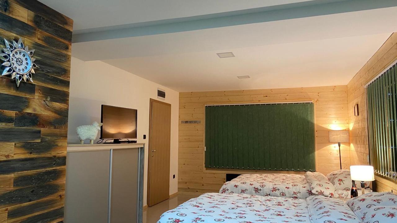 מוקרה גורה Alexandar Studio Apartman מראה חיצוני תמונה